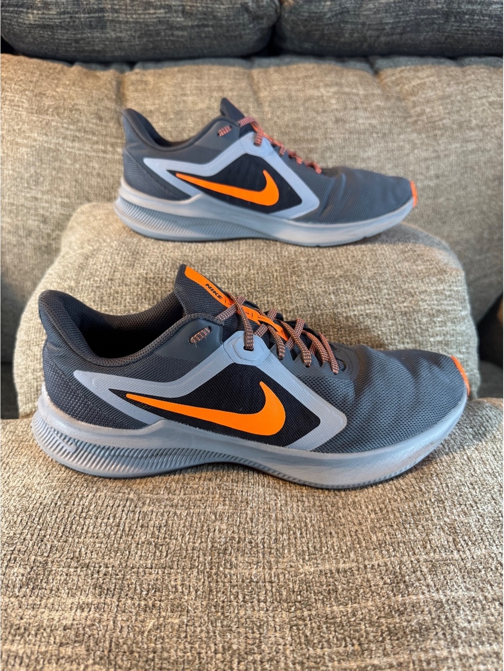 Nike Downshifter 10 Running Shoes Dark Grey Orange CZ8675-001 Men's Size 10.5